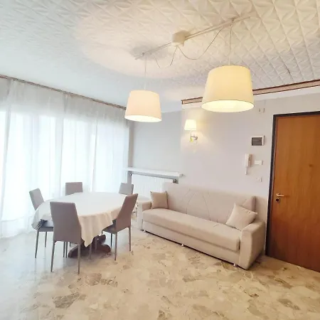 Ferienwohnung Lcc - Centralissimo - 100 Mt Da Piazza Mazzini - 50 Mt Dal Mare - Immobil Relax Lido di Jesolo Exterior foto